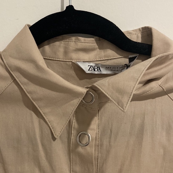 Button down cropped short sleeve from Zara size small. - Picture 2 of 4